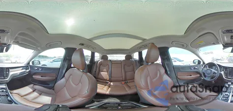 2018 Volvo Xc60 T5 Inscription из США, поврежденный, VIN YV4102RL8J1006277